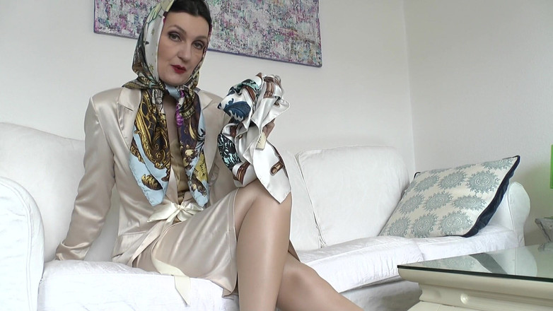 Lady Victoria Valente: Idag, du kommer att onanera i en huvudduk! Lady Victoria...