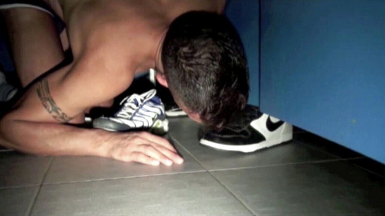 Discret Cruising sex: Snffin sneaker i ärahål