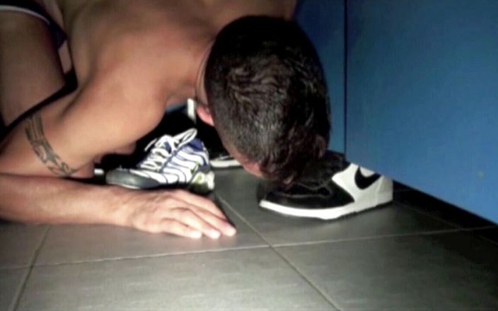 Discret Cruising sex: Snffin sneaker in glory holes