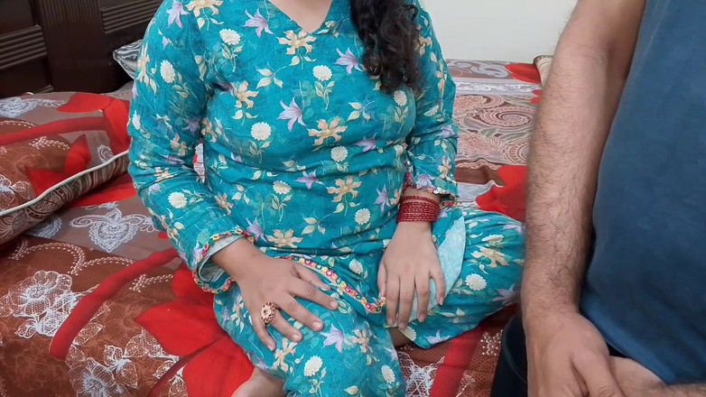 QueenbeautyQB: Üvey baba tarlada çalışıyordu ve üvey erkek kardeş evde üvey annesiyle çay bahanesiyle seks...