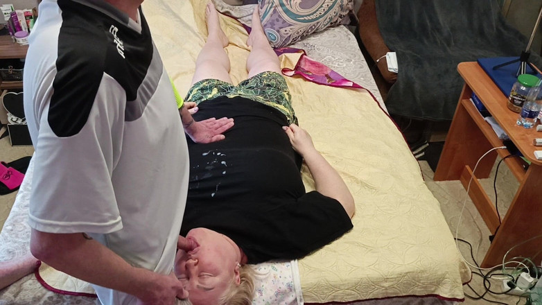 Zona901: Saya melancap zakar saya dan mengongkek ibu tiri saya di...