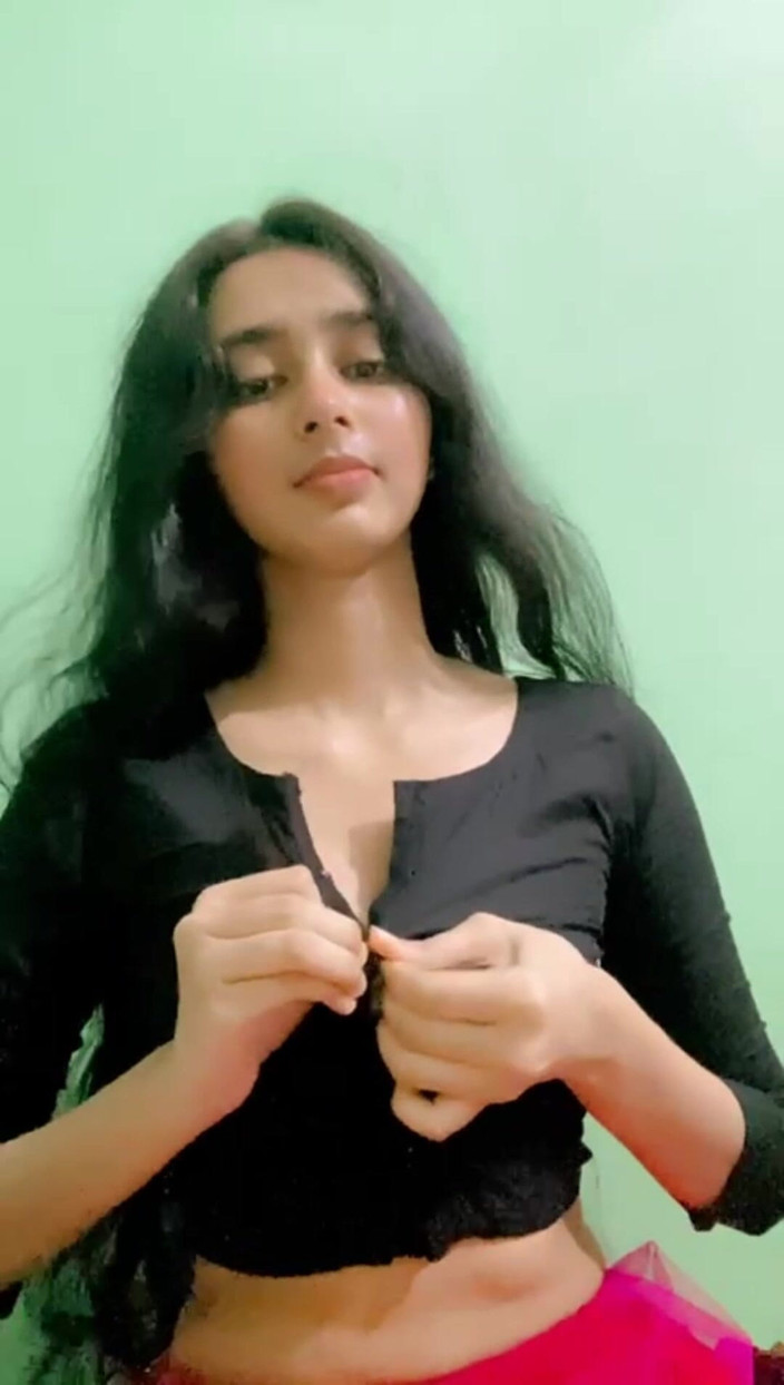 MehwishAly: Девушка дези в платье дези показывает ее сиськи