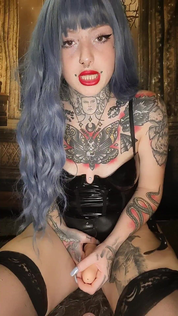 Yourfavecumslut: Une maîtresse en latex possède un esclave pathétique