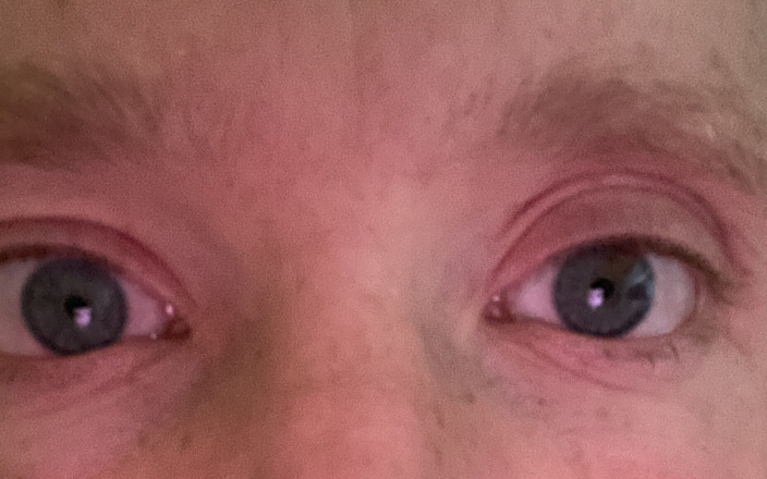 AlfredAmadeus: Cowok ini lagi asik ngocok kontol sambil pakai stoking jerman