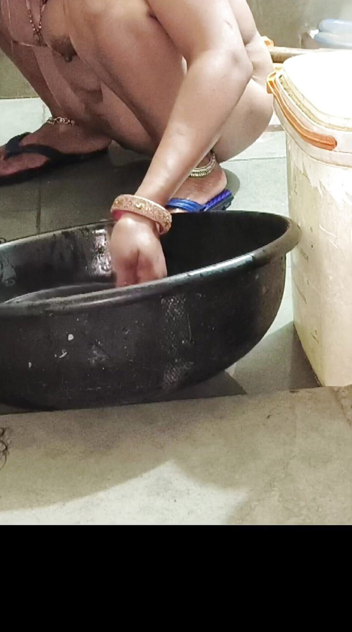 Kavita Rani: La tua cognata poesia bagno aperto nella casa del bagno