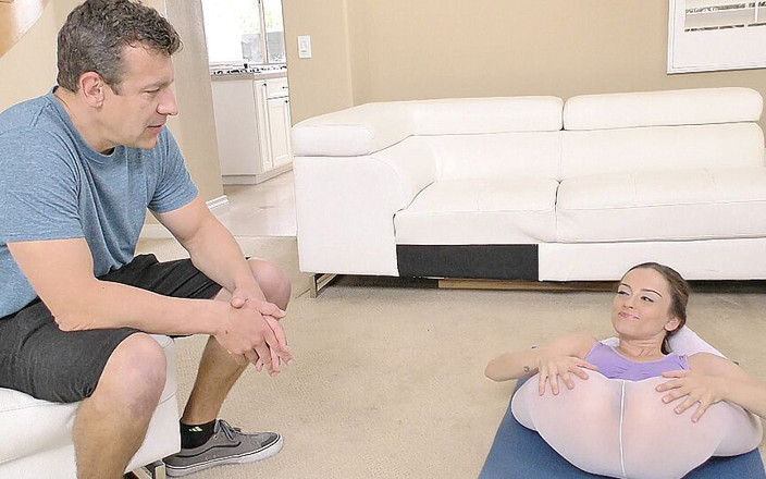 Get Your Fix: Söhne, flexible yoga-freundin fickt seinen stiefvater