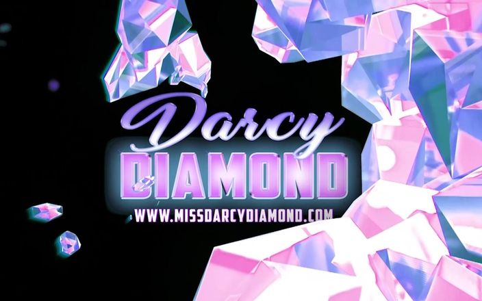 Darcy Diamond: Một chút vui vẻ khi tắm một mình