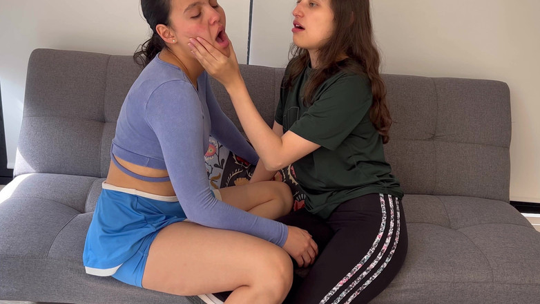 scarlettandc: Ich ficke hart im Wohnzimmer des Hauses zu meiner stiefschweder,...