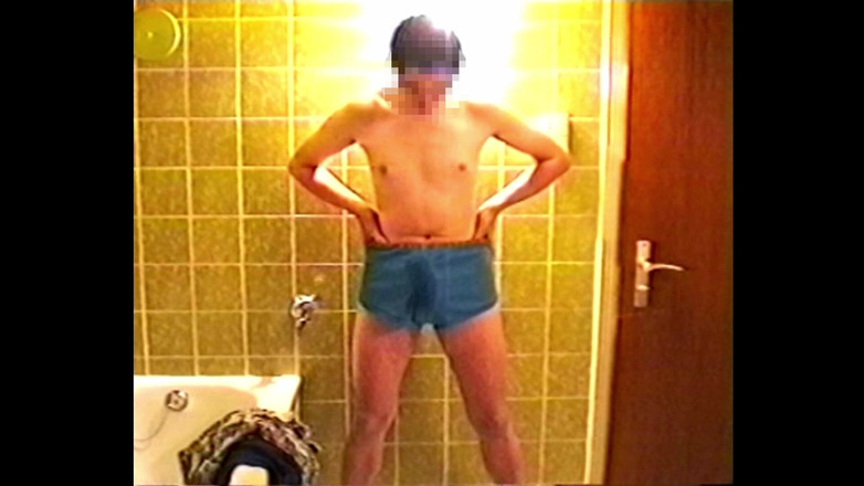 Mark Hannes: Erect Zakar Kencing dan Bonggol Melancap Dengan Kamera Hi8