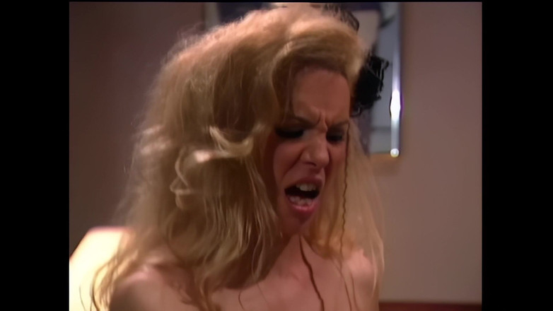 Blitzporn: Lezbiyen seks, kocaman göğüsler ve strapon