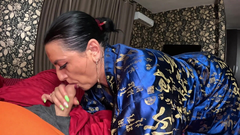 MilfyCalla: Děvka gejša saje ptáka a hraje si s mrdkou 274