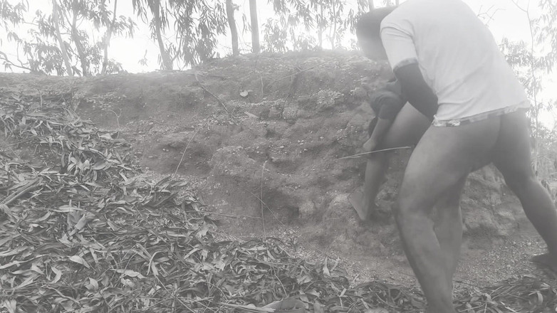 VillageBlackfairy: 泰米尔村女郎在户外森林里做爱