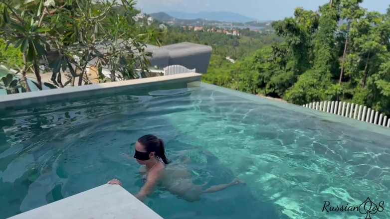 RussianQOS: Masturbating by the Pool in Luxurious Villa