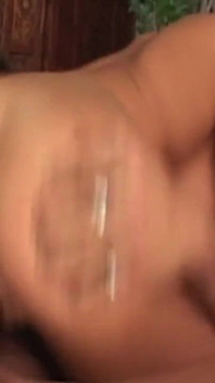 Tante seksi rambut pirang dientot habis-habisan sampai mengerang keenakan