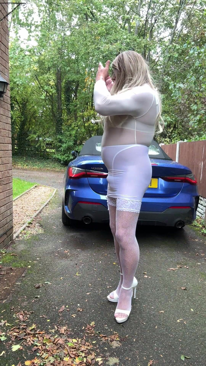 Kellycd2022: सफेद सेक्सी बॉडीसूट और फिशनेट में सेक्सी क्रॉसड्रेसर kellycd2022