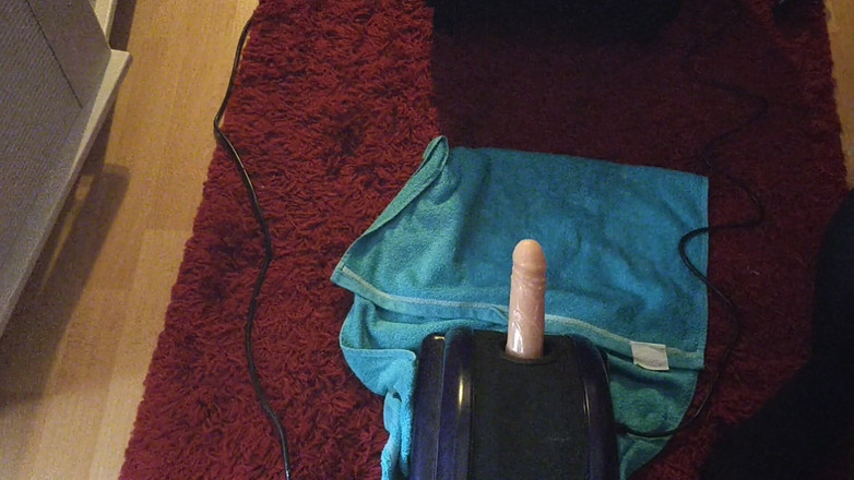 Joslin: Aku lagi asik seks anal sama mesin seksku