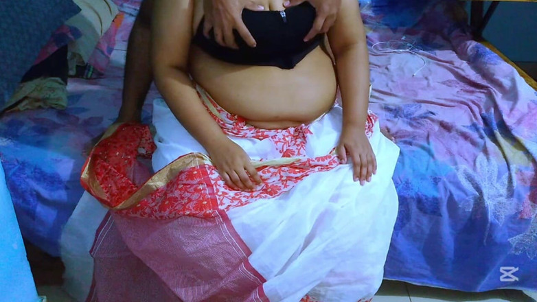 Aria Mia: Bhabhi desi panas curang suami dan berkongkek dengan teman lelaki...