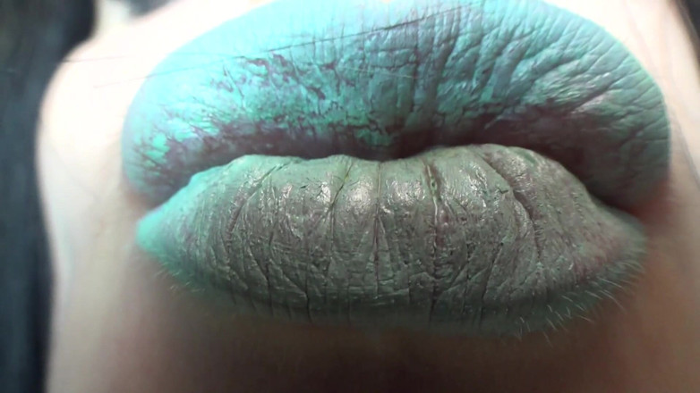 Goddess Misha Goldy: My glamorous blue lipstick