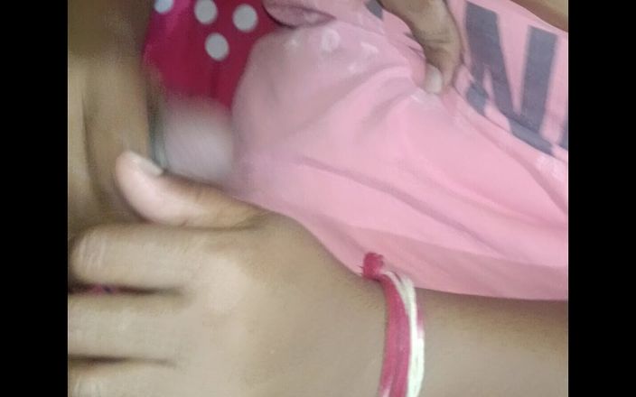 Debaki mantry: होटल सर्विस लेडीज