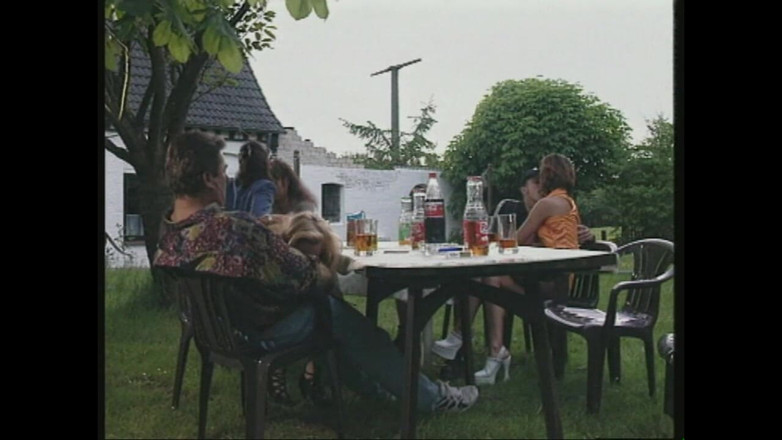 MMV films - The Original: 大きくて硬いチンポをしゃぶりたいと願う美しい女の子とのワイルドなグループセックス