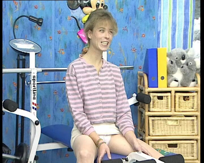 YOUR FIRST PORN: Sehr Behaarte Muschi Und Achseln Bei Nico - Velmi chlupatá kundička...