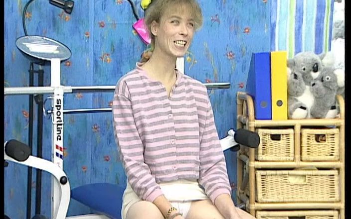 YOUR FIRST PORN: Sehr Behaarte Muschi Und Achseln Bei Nico - Very Hairy Pussy...