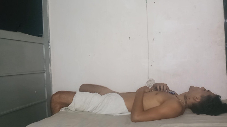 gledyxxx: 의붓여동생이 그의 큰 자지에 좋은 펠라를 해주도록 방해한 다음, 내가 사정할 때까지 내 보지를 따먹어 달라고 부탁했어