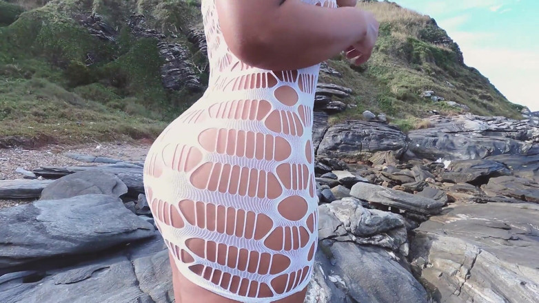 MarieChell: Giving my ass on the beach