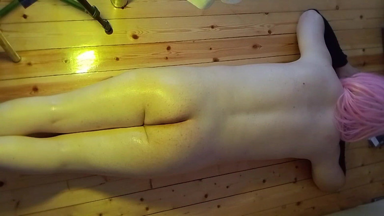 Kitty_Cross: Stříkání s olejovou masáží