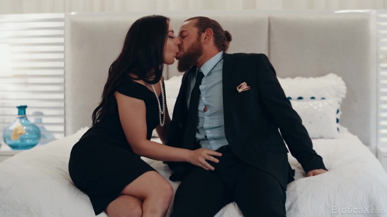 Erotica X: EroticaX - cheating wife Whitney Wright has no time for conversation