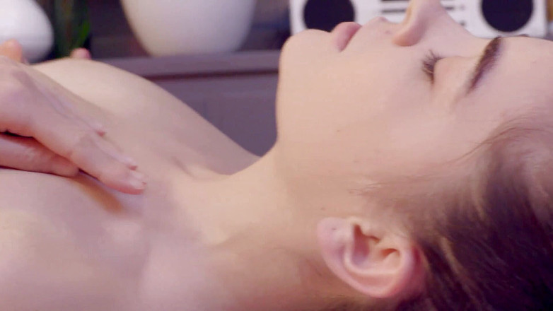 Girls Out West: Tetona lesbiana Laney masajea linda Lily antes de lamer y...