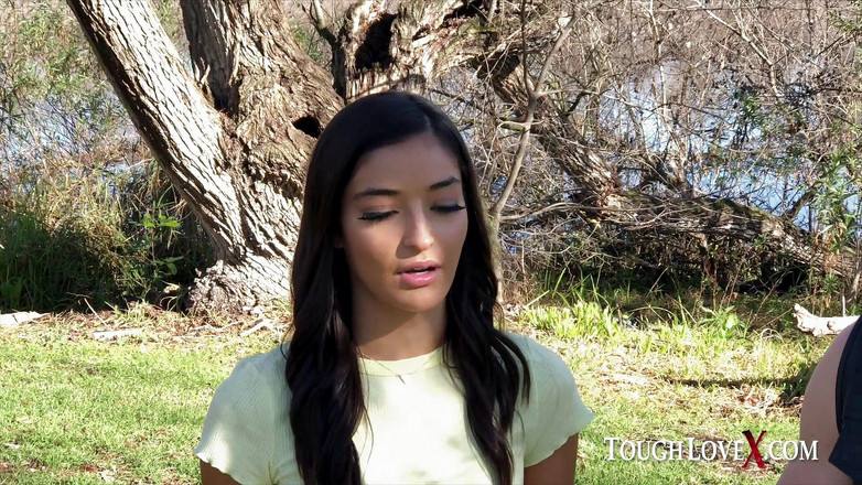 ToughLoveX: TOUGHLOVEX- Nenasytná Emily Willis se nemůže na dostatečných pér