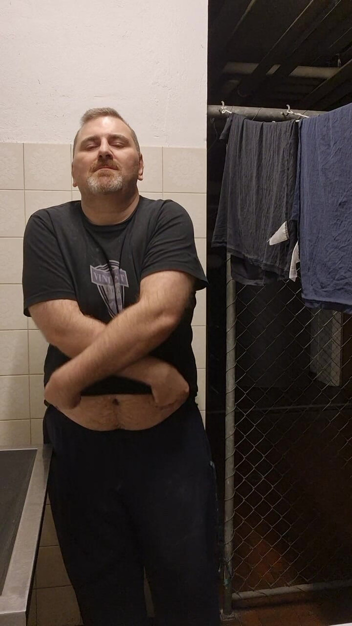 ChubbyDaddyBearLuka: Tlusté a chlupaté medvědí pruhy v prádelně