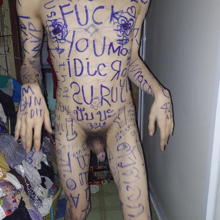 Clown likes to play with colors: Clovnului îi place să joace Withclown Chicken