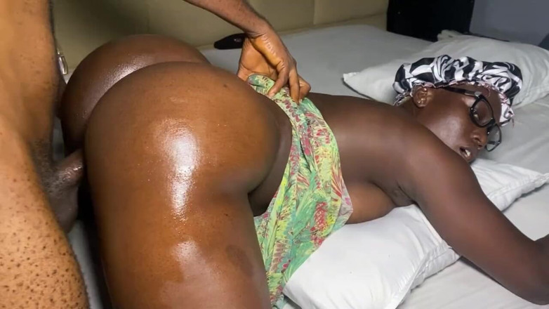 Fukalistik: Horny African Housewife Got BBC