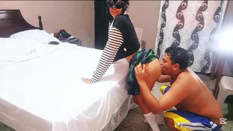 Skinnydanie21: Profesorul face sex cu o elevă de 18 ani