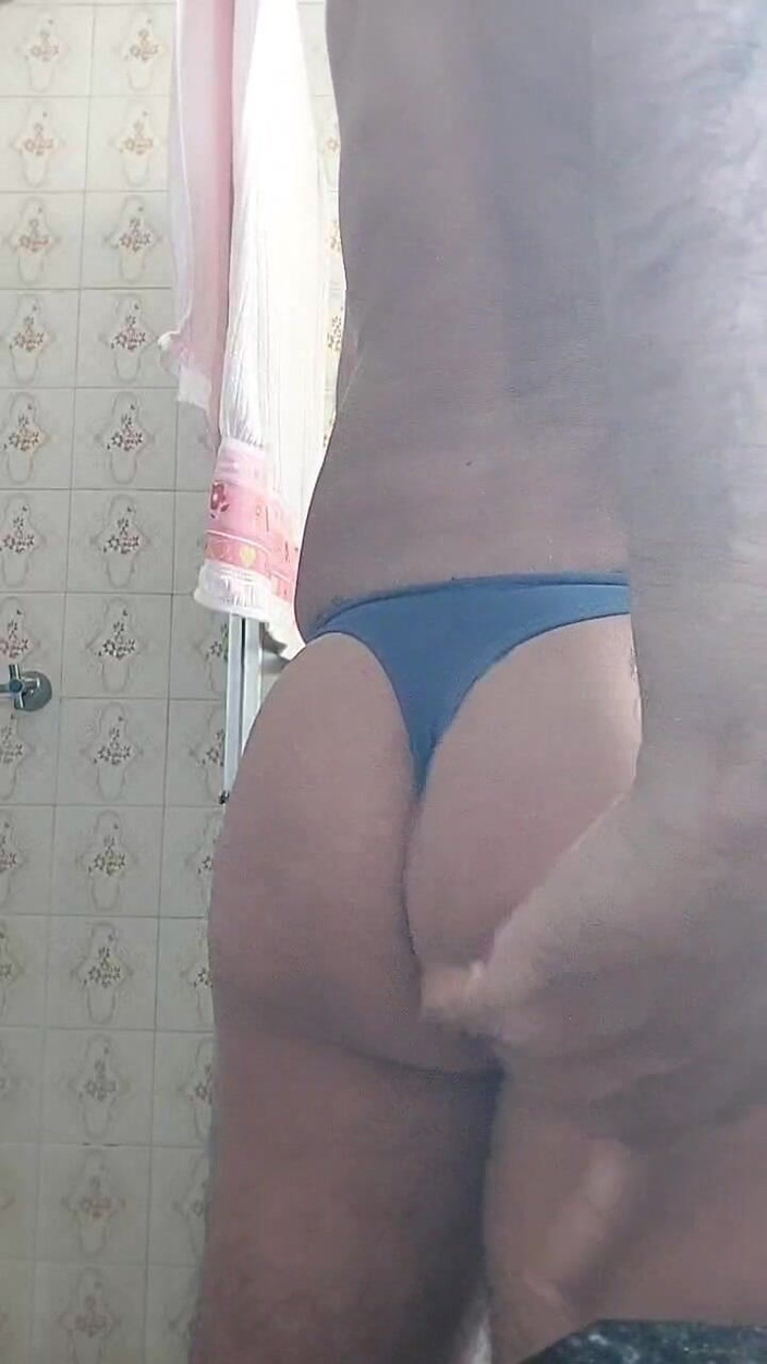 Ladysilvas: レディシルバは熱いお尻を見せびらかしてオナニーをします