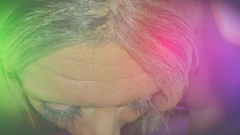 KylieKissesXXX: Kylie'nin ilk yüze boşalması