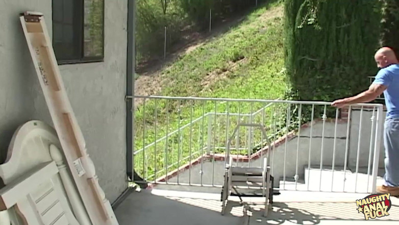 Naughty anal fuck: Cewek semok rambut pirang ini digilir sama banyak kontol di...