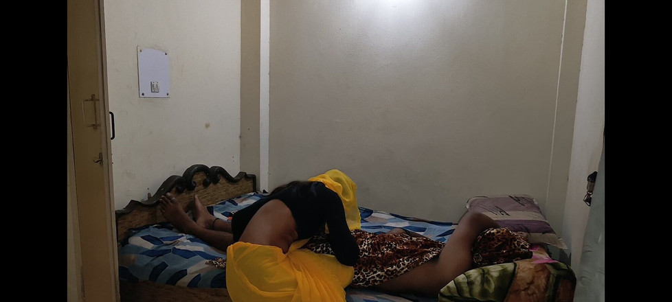 UnitedCourse31: Une bhabhi indienne sexy me suce la bite et baise...