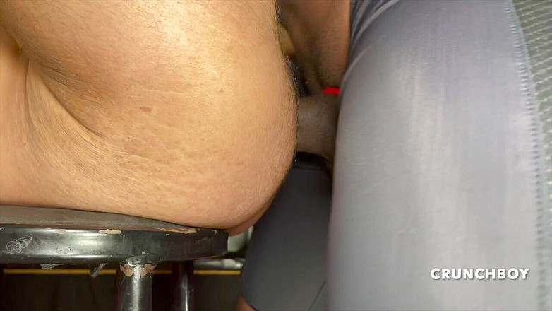 Hard fetish submission studio: Alton Red usada a pelo en cuero por polla negra...