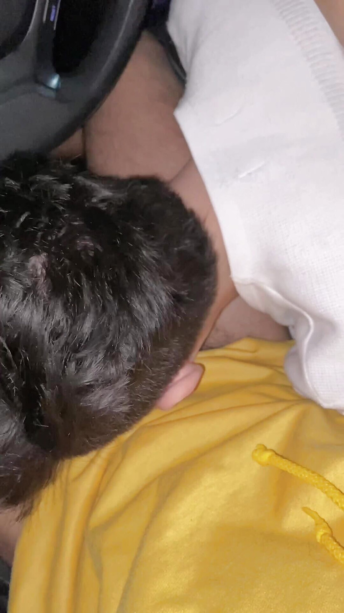 Dilan Castro: Крейсерская красивая молодая студентка соблазняет водителя-натурала трахает его без презерватива с его тугой задницей в машине, кримпай открытой задницы