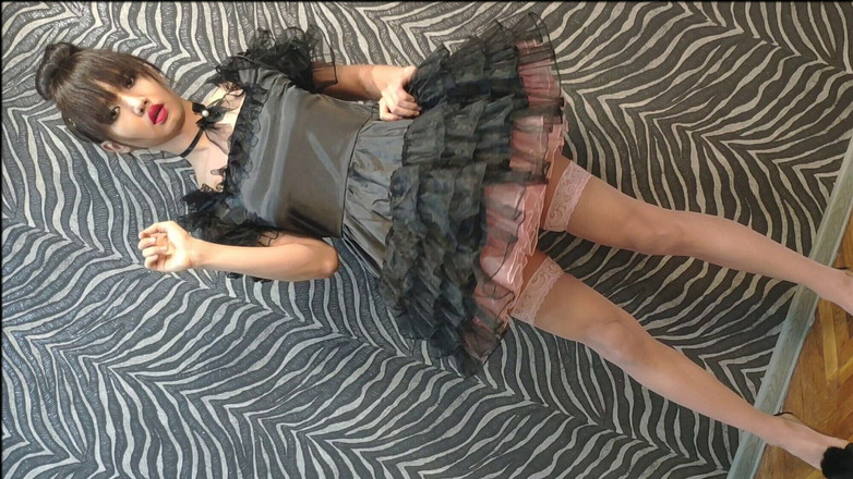 Ponny Letany: 하이힐과 섹시한 드레스를 입은 섹시한 바비 걸 Sissy