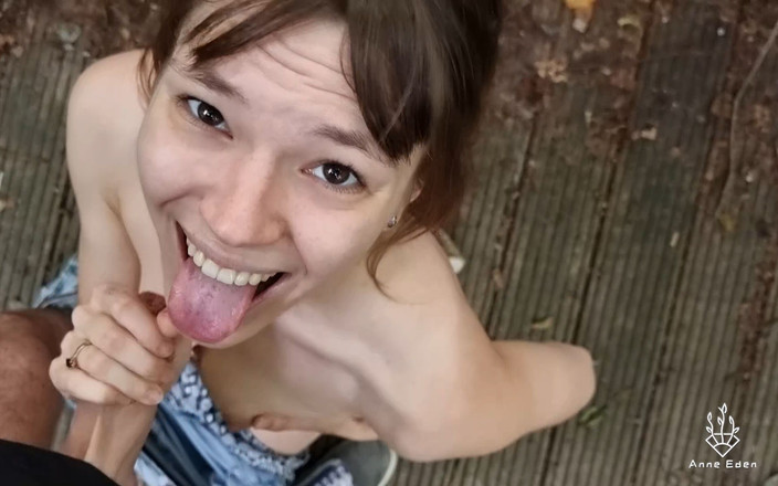 Anne Eden: 在森林里的冒险性爱