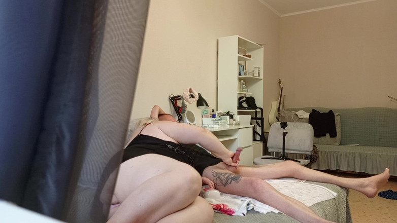 Zona901: 私のガールフレンドは、イク前に私のペニスをオナニーして私を喜ばせます