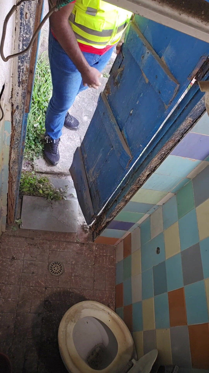 TheBlacKHunterr: ドイス・ペオエス・ペガンド社のバスルーム