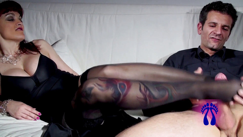 Italian Fetish: Dużo spermy na moich ciemnych rajstopach