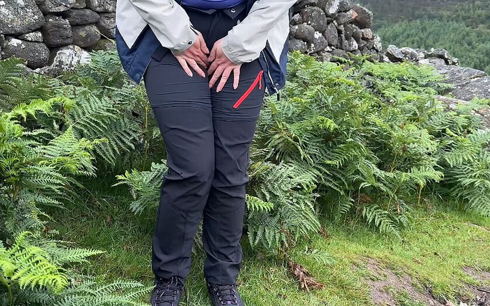 Emma Voyeur: Kompilasi kencing di luar ruangan