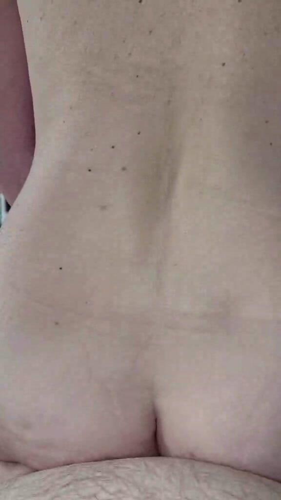 PurpleVyxen: Ona binerken amcığı ıslak