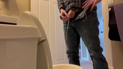 Tyler Long: Regarde ma bite rousse pendant que je pisse